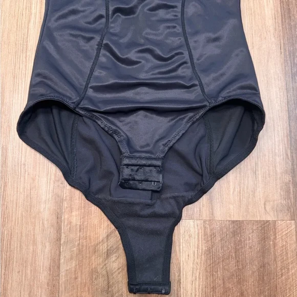 Maidenform Black Shapewear Ultra Firm Bodysuit, Medium - Picture 10 of 16